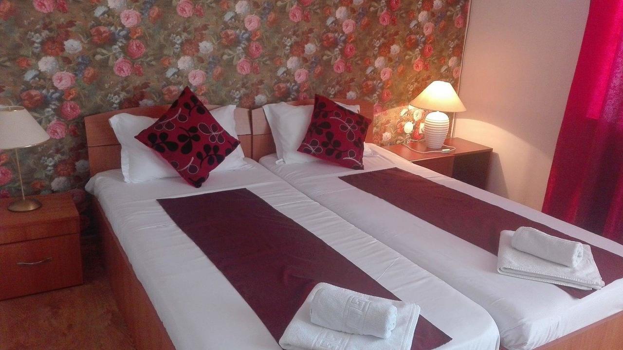 Casa Regala Ear Hotel Craiova Kültér fotó